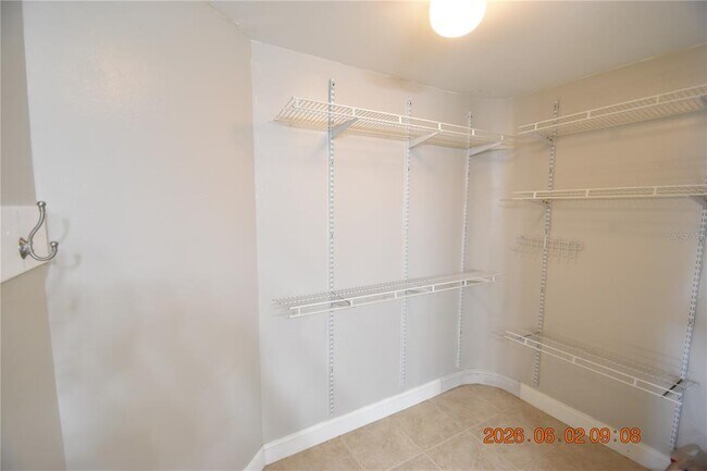 Building Photo - 23223 Club Villas Dr