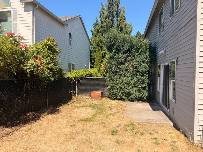 Building Photo - 3625 NE 157th Ave