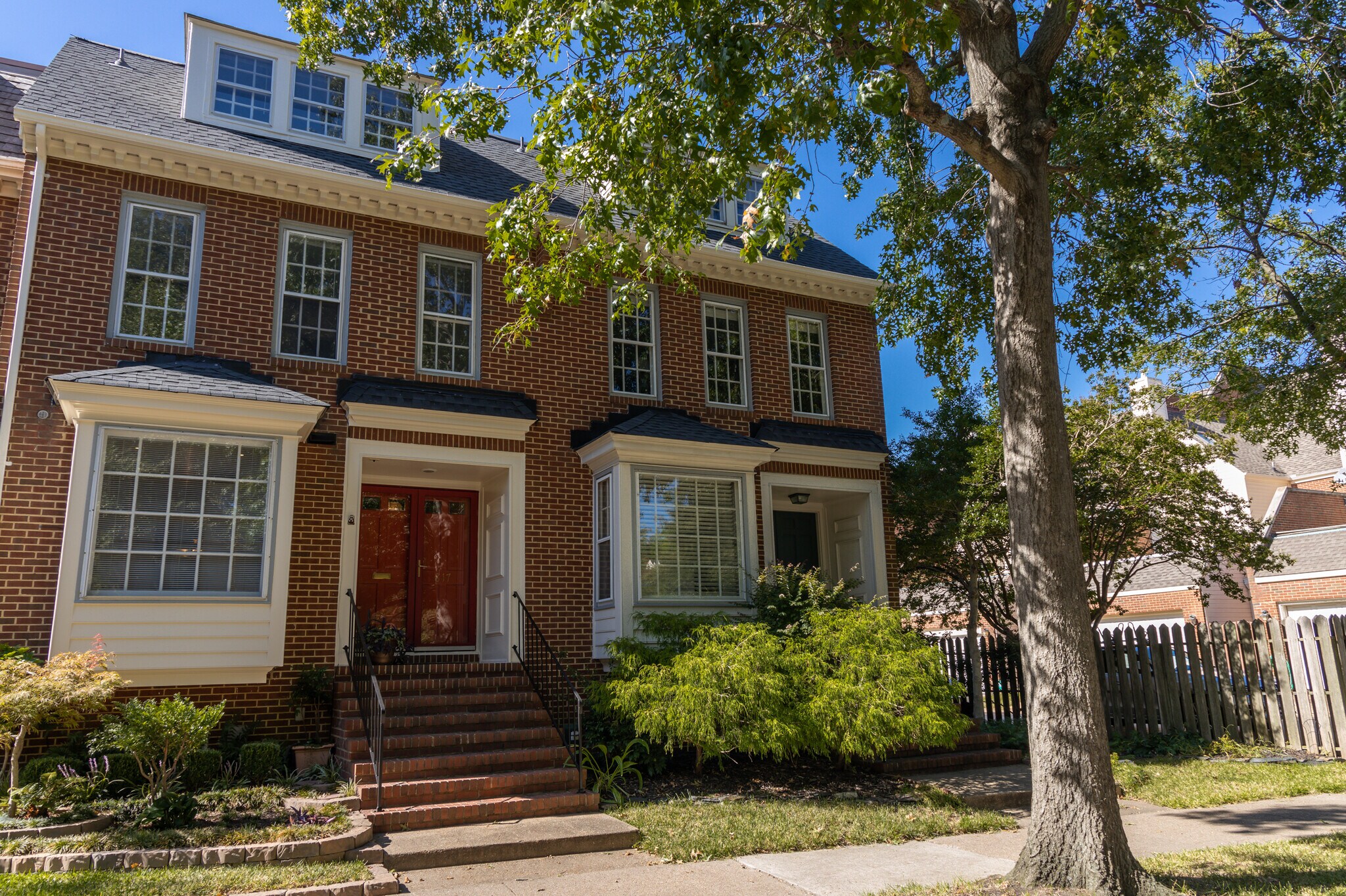 Building Photo - 817 Botetourt Gdns