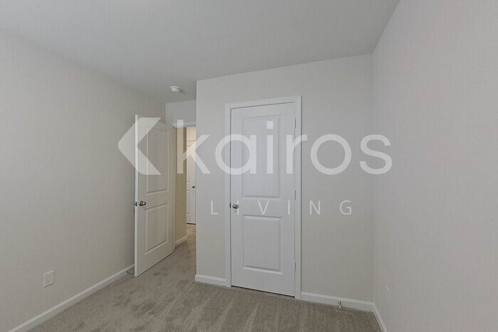 Building Photo - 2167 Banyon Cir