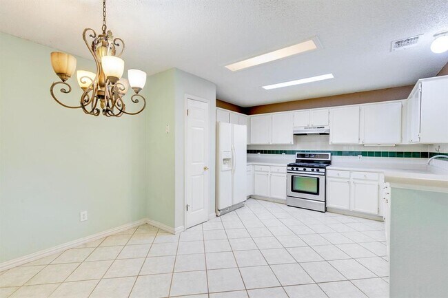 Building Photo - 1807 Timber Ridge Dr