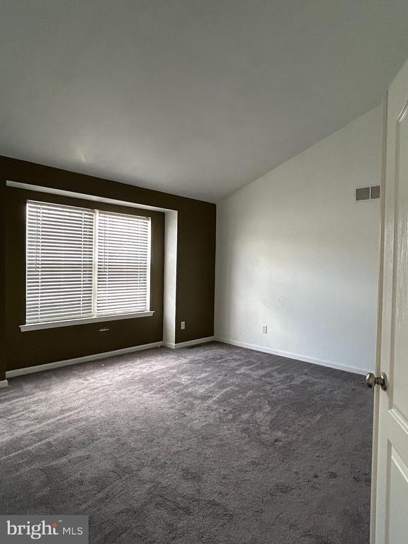 Building Photo - 338 Northdown Dr