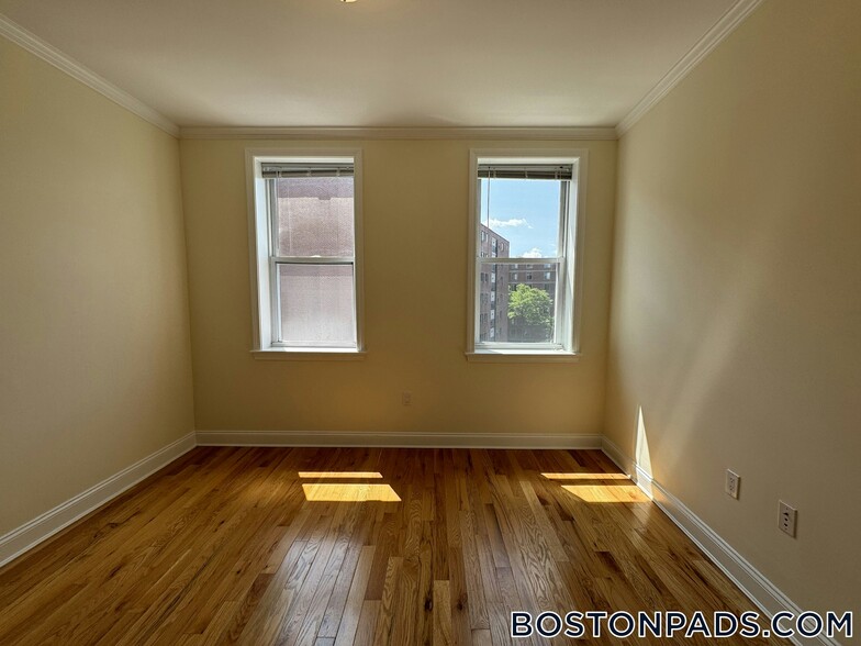 Building Photo - 1 Chauncy St