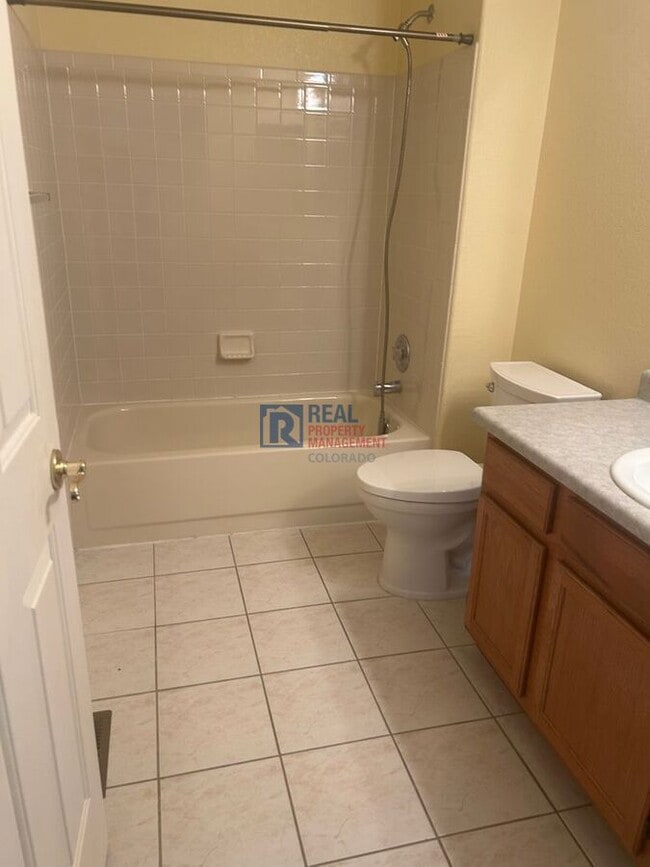 Building Photo - 9044 Edgewood St