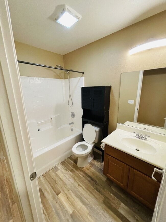 Building Photo - Single Family Residence