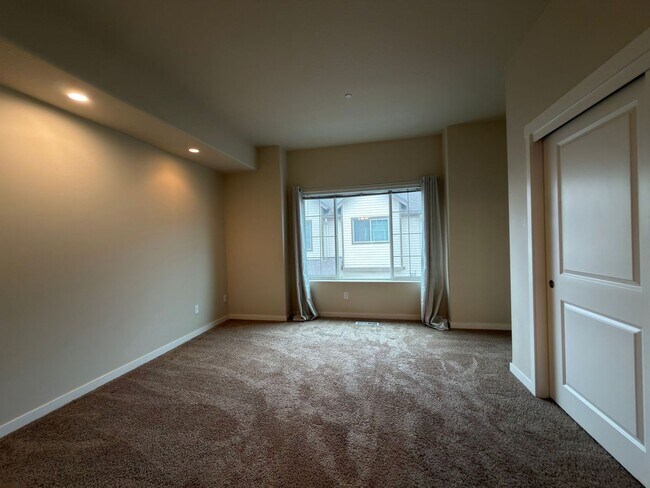 Building Photo - 28521 SW Orleans Ave