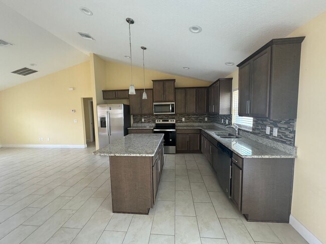 Building Photo - Spacious 4BR/2BA Home in Oaks at Ocala Cro...