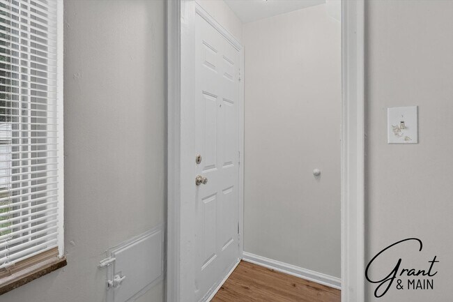 Building Photo - 7726 Beaverland St