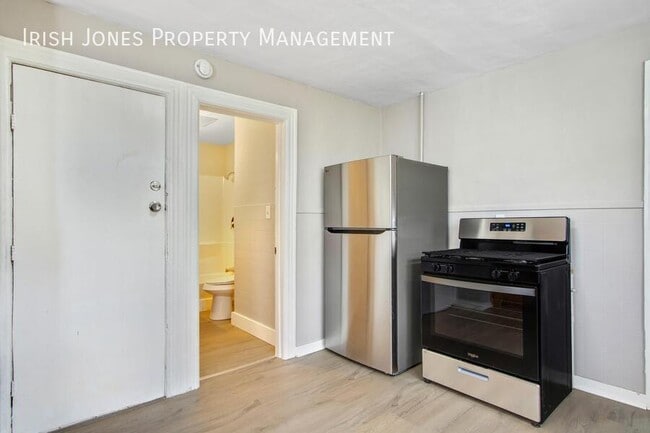 Building Photo - 105 Howell St