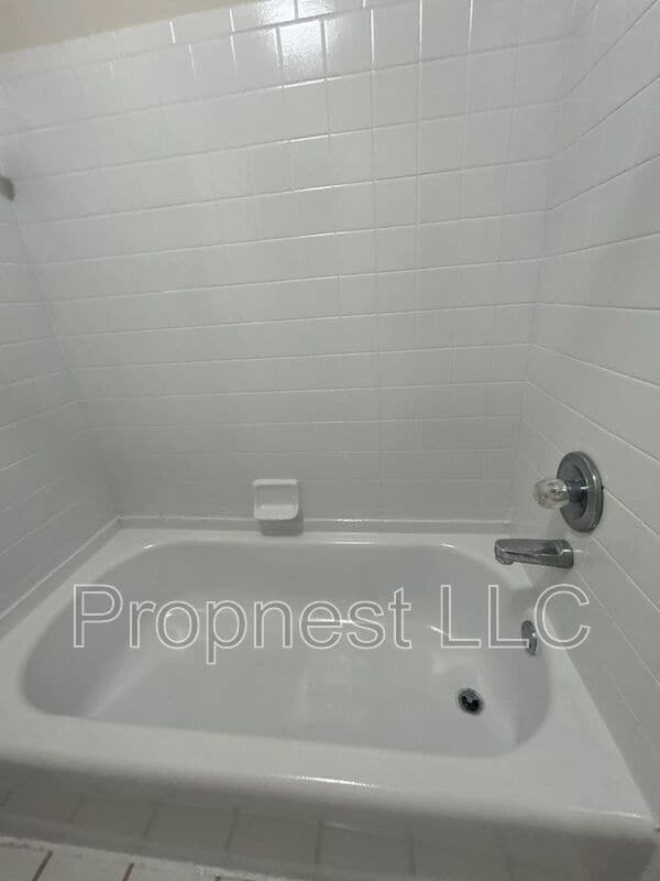 Building Photo - 801 Barrington Woods Cove