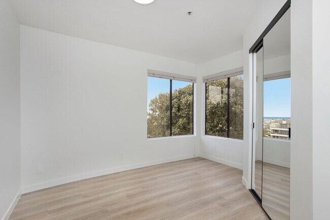 Building Photo - Welcome to Luxurious Villa Balboa in Newpo...