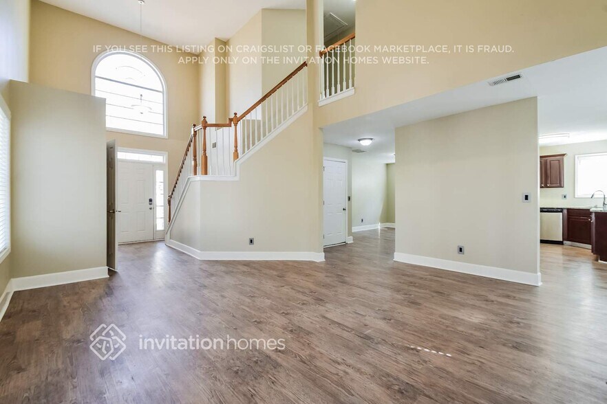 Building Photo - 169 Stoneforest Dr