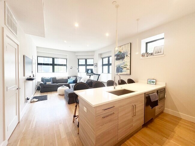 Building Photo - 109 Liverpool St