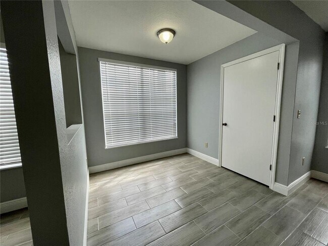 Building Photo - 1612 Columbia Arms Cir