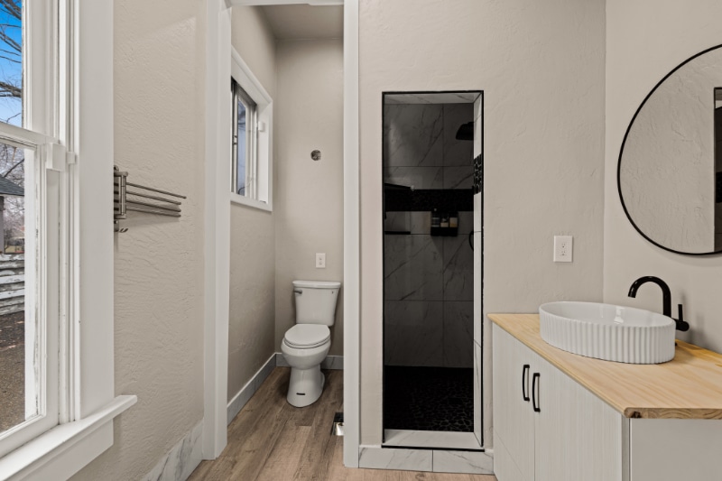 Building Photo - 204 18th Ave S