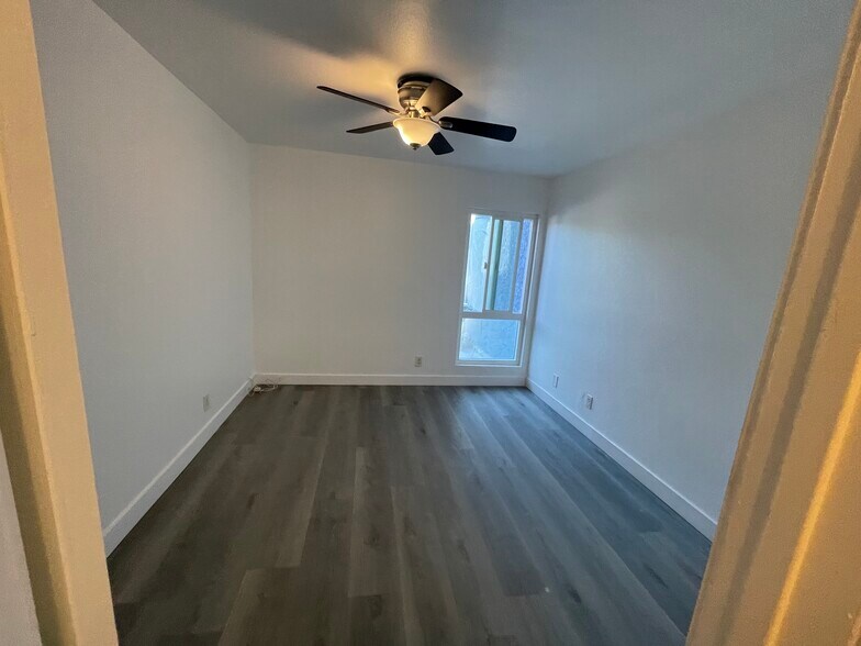 Primary bedroom - 3030 Valle Vista Dr