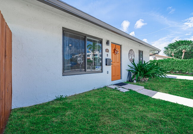 Front 1.2 - 2013 Wilkins Ave