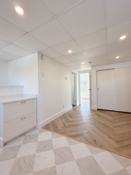 Building Photo - 1033 Tasker St