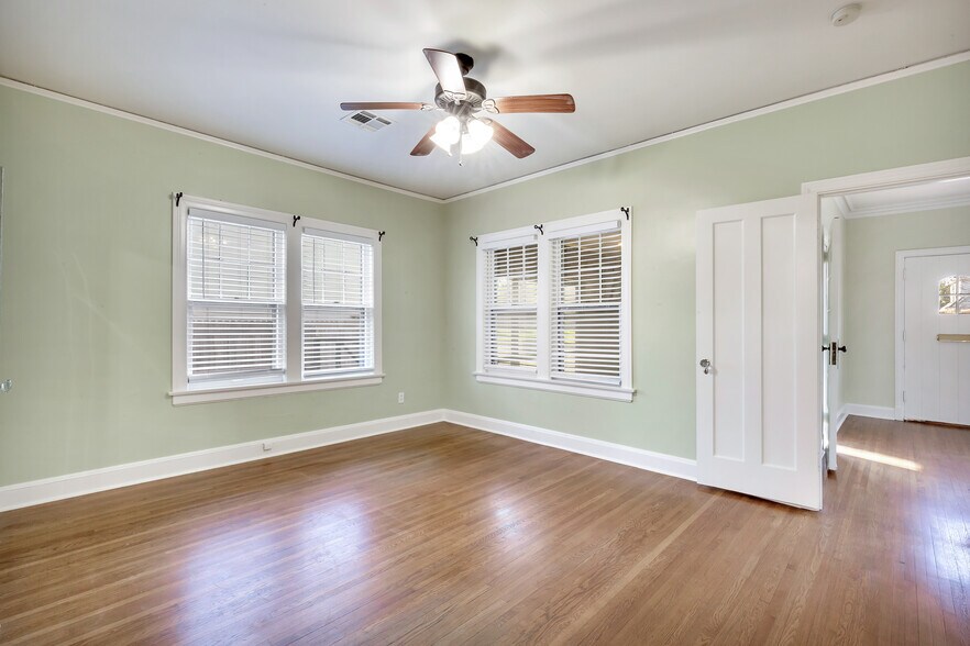 Building Photo - 109 E 26th Pl