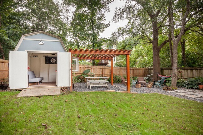 Building Photo - Beautiful 2bd/2ba Bungelow in Kirkwood wit...