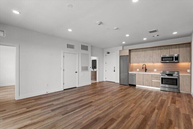 Building Photo - 4315 S Congress Ave