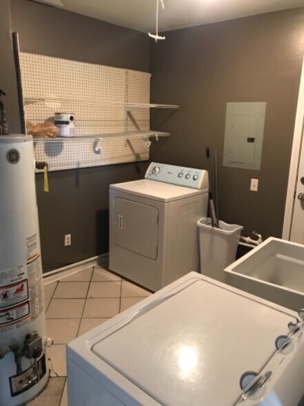 Building Photo - 10400 Albany St