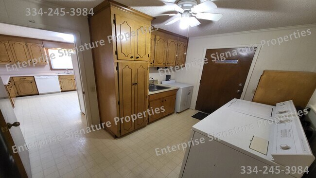 Building Photo - 2500 Neal Metcalf Rd