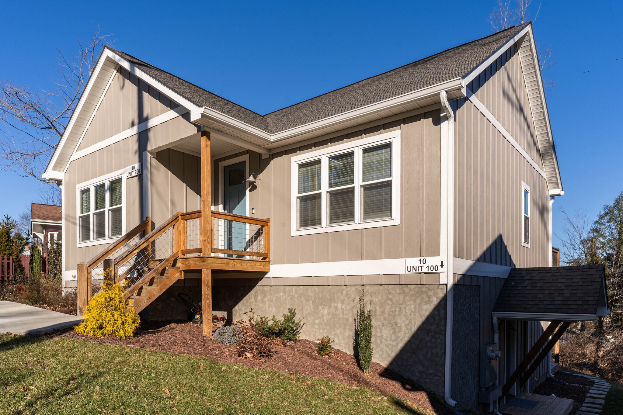 Front Entrance - 10-200 Laurel Loop