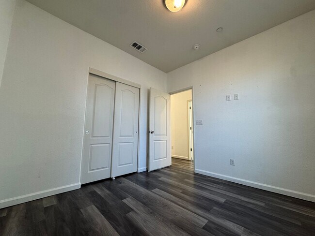 Building Photo - 2469 S Rogers Ln