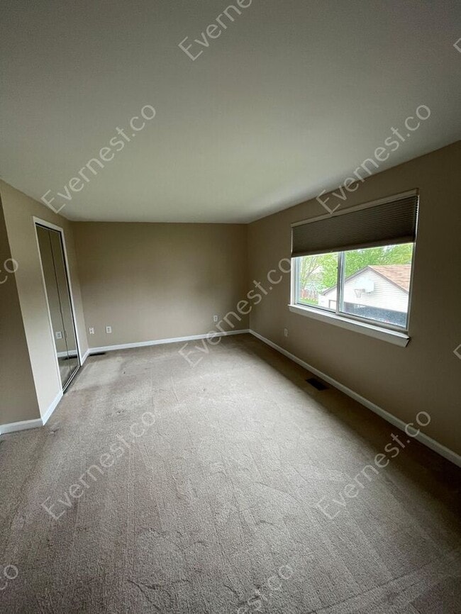 Building Photo - Charming 3 bedroom in Madison Heights / Pe...