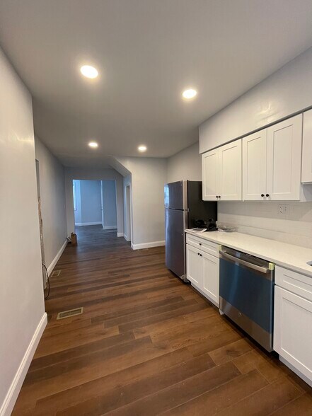 Apart 1 kitchen - 3706 Dolfield Ave