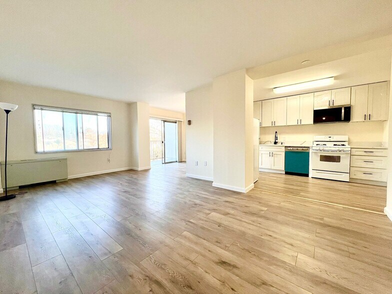 Building Photo - 1111 University Blvd W