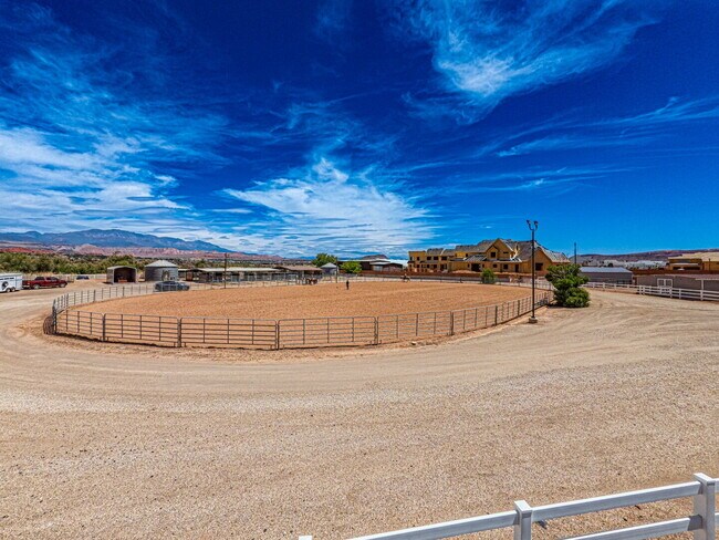 Building Photo - 2478 E Springs Dr