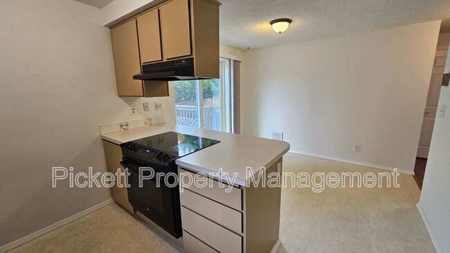 Building Photo - 1155 Silverleaf Ct E