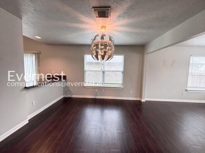 Building Photo - 7842 Royan Dr