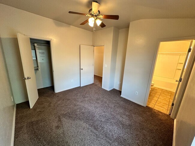 Building Photo - 212 Chalmette Dr