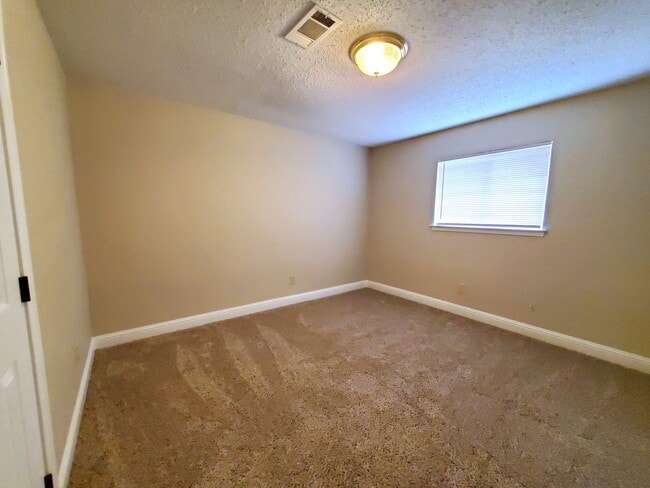 Building Photo - 9640 Gross St