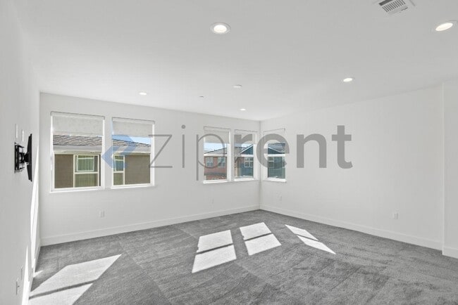 Building Photo - 1107 Lorenzini Lp