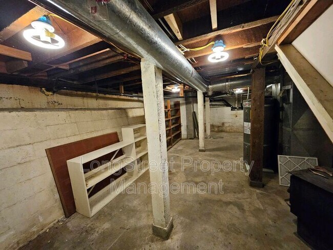 Building Photo - 10309 NW Thompson Rd