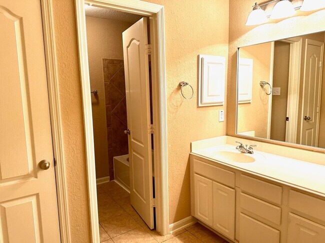 Building Photo - 1122 Glenwood Canyon Ln