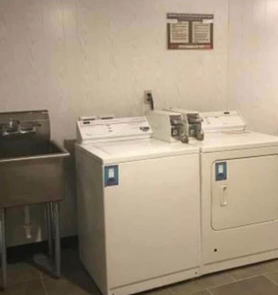 Building Photo - 4732 Belleview Ave