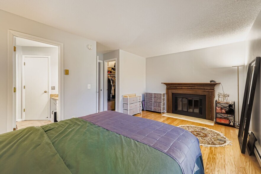 Building Photo - 2250 Ridge Dr