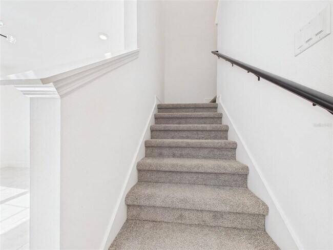 Building Photo - 5611 SW 72nd Ct