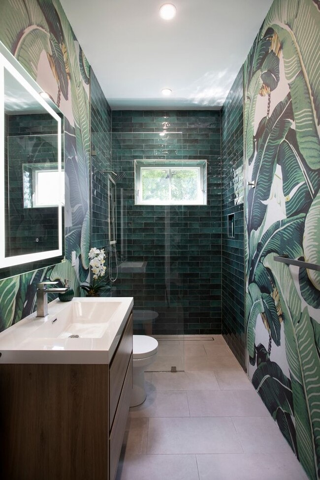 Building Photo - Beautifully Furnished 2 Bedroom 1 Bathroom...
