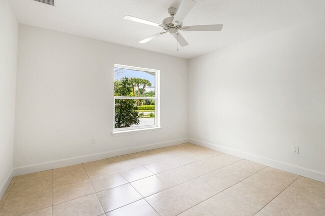 2 Bedroom 2 Bath 1 Car Garage - 2 Bedroom 2 Bath 1 Car Garage Vero Beach Fl Building Photo
