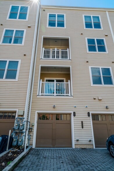 Back of Condo - 2209 Richmond Hwy