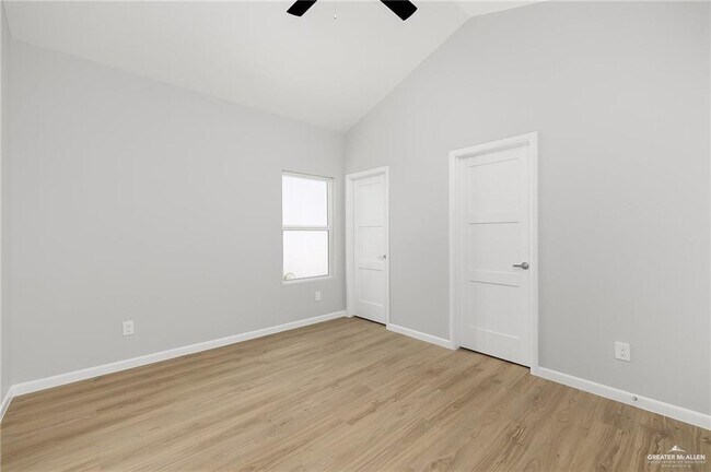 Building Photo - 2700 Mockingbird Rd