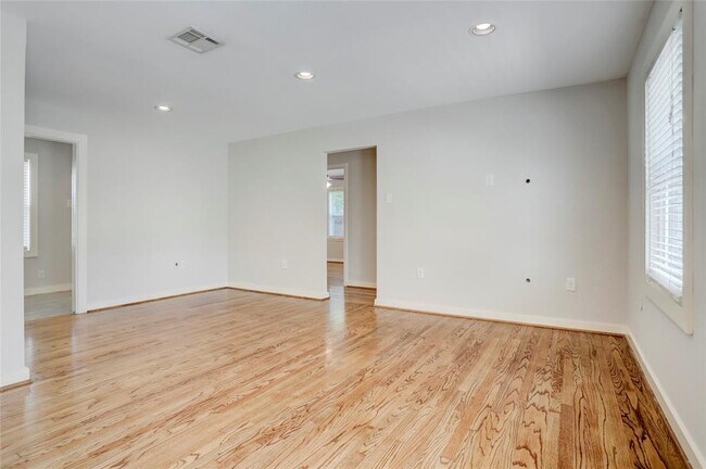 Building Photo - 1643 Crestdale Dr