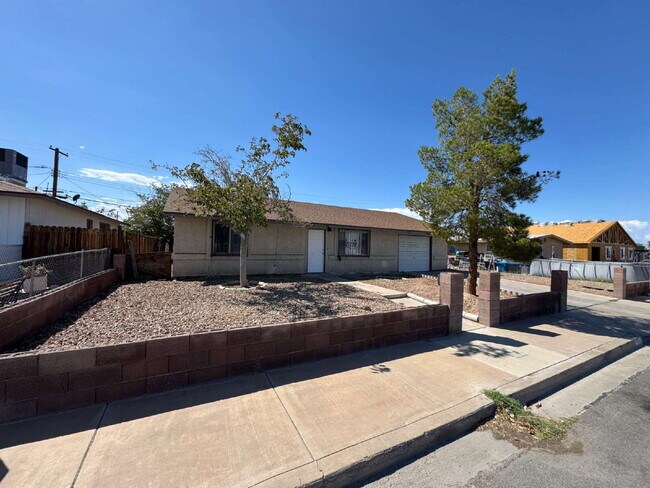 Building Photo - 2 bedroom 2 bath Single Story located in HENDERSON
