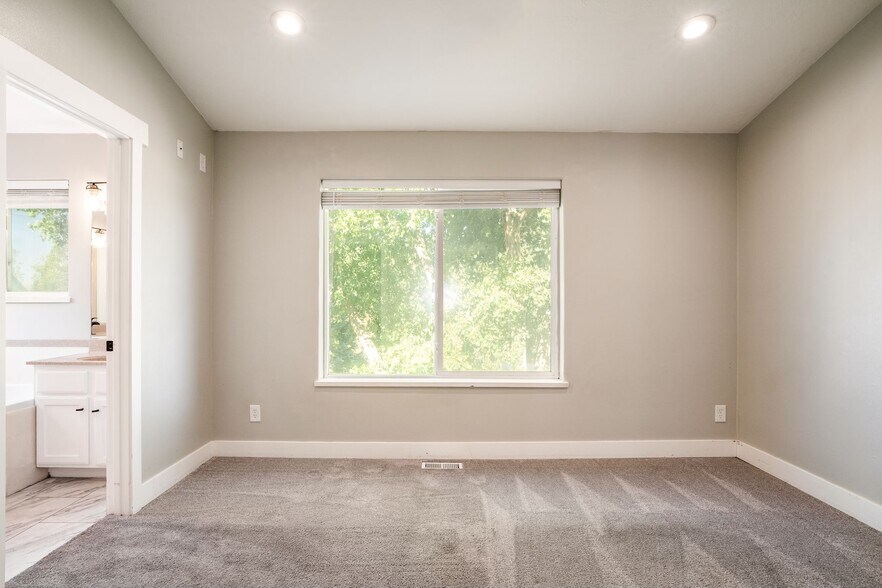 Master bedroom - 694 S Slate Canyon Dr